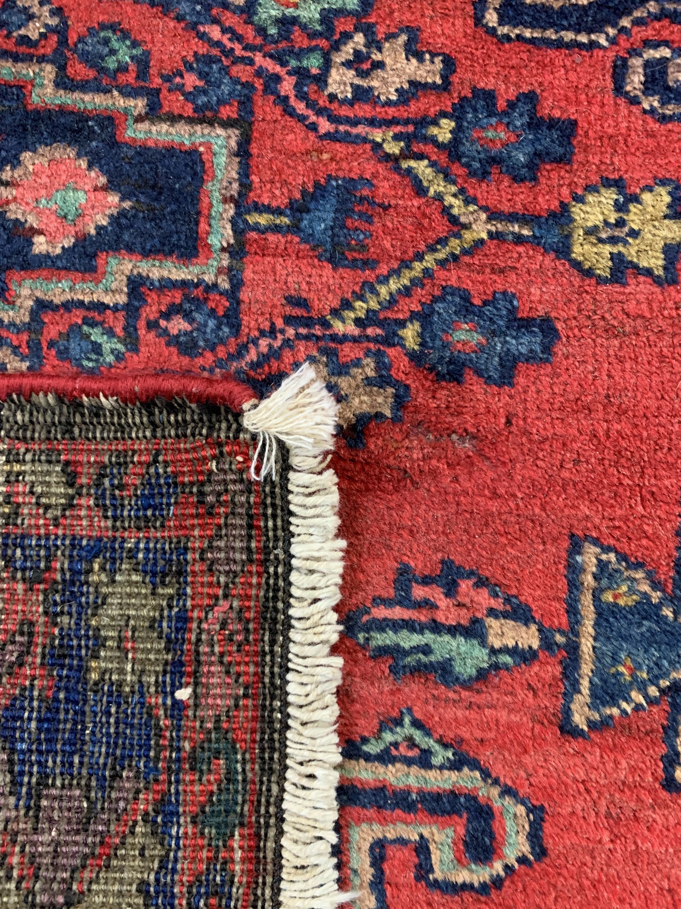 Detail e: Wiss alt, Persien, um 1960, Wolle auf Baumwolle, ca. 208 x 157 cm, EHZ: 2 minimaler Mottenfraß.
