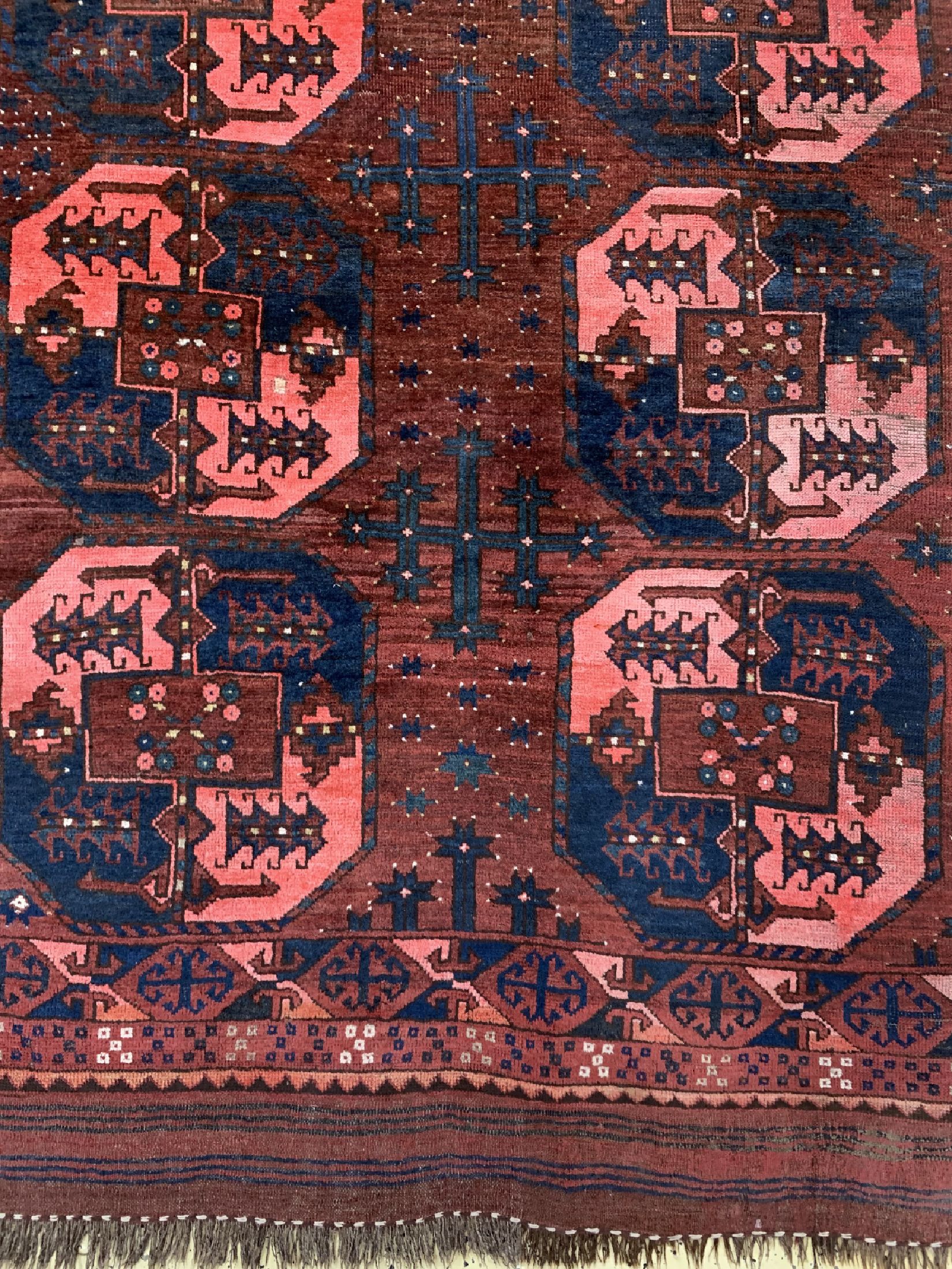 Detail b: Ersari Hauptteppich antik, Afghanistan, 19.Jhd, Wolle auf Wolle, ca. 340 x 244 cm, EHZ: 3