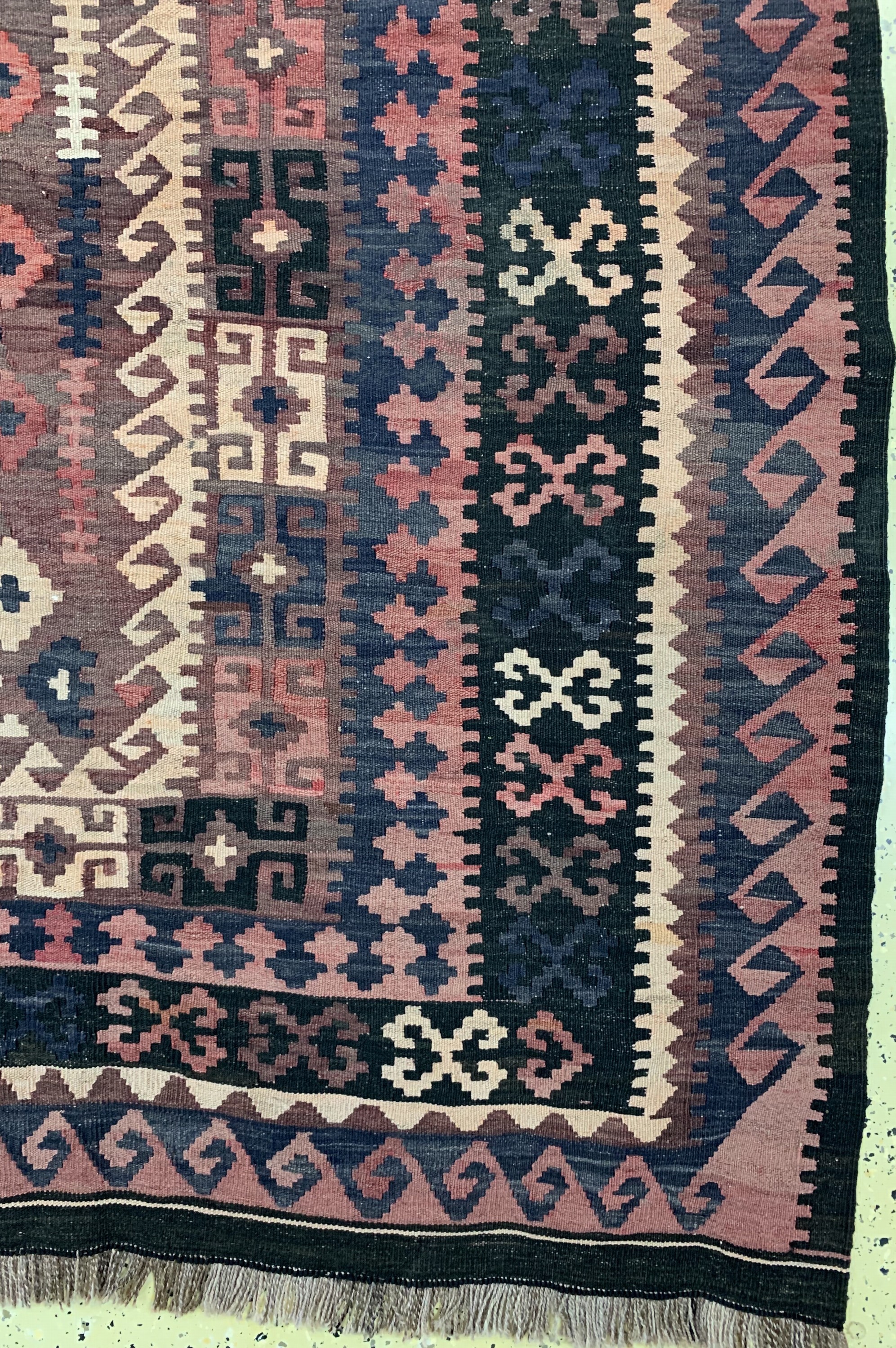 Detail a: Uzbek Kelim, Uzbekistan, ca. 50 Jahre, Wolle auf Wolle, ca. 350 x 240 cm, EHZ: 2