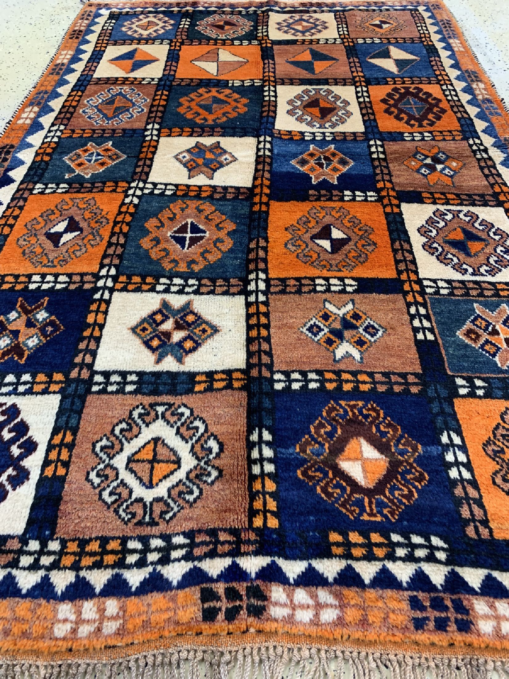 Detail c: Ghaschgai Gabbeh, Persien, um 1950, Wolle auf Wolle, ca. 225 x 145 cm, EHZ: 2