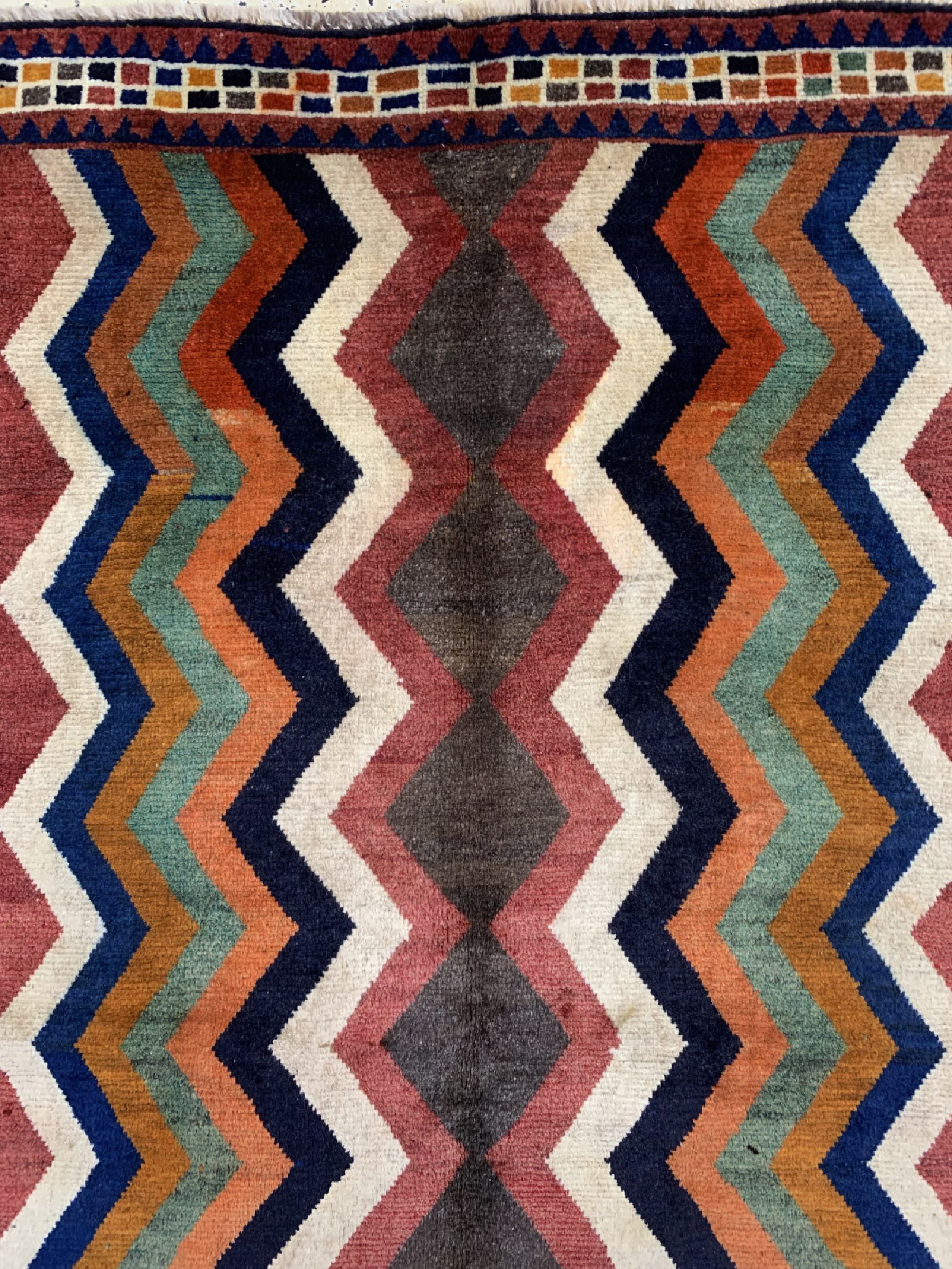 Detail b: Ghaschgai Gabbeh, Persien, um 1960, Wolle auf Wolle, ca. 202 x 133 cm, EHZ: 1-2