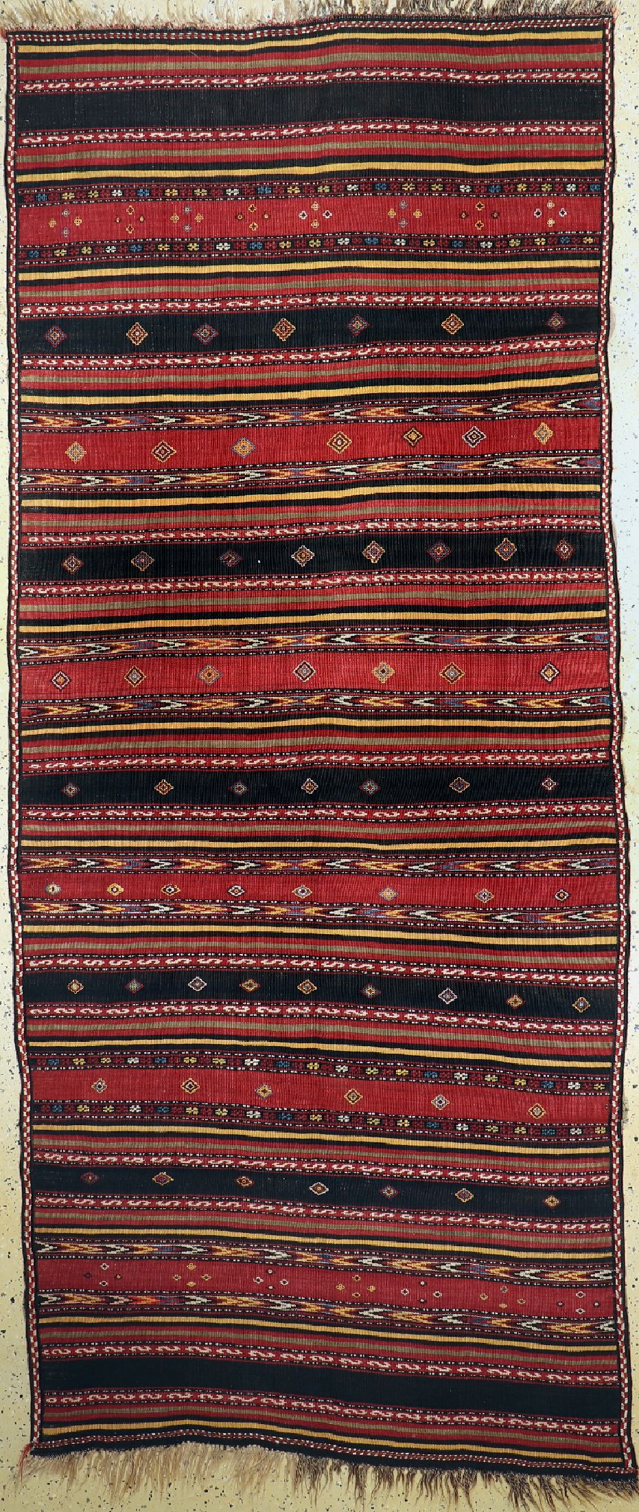 Kourdischer Kelim, Persien, um 1930, Wolle auf Wolle, ca. 342 x 142 cm, EHZ: 2