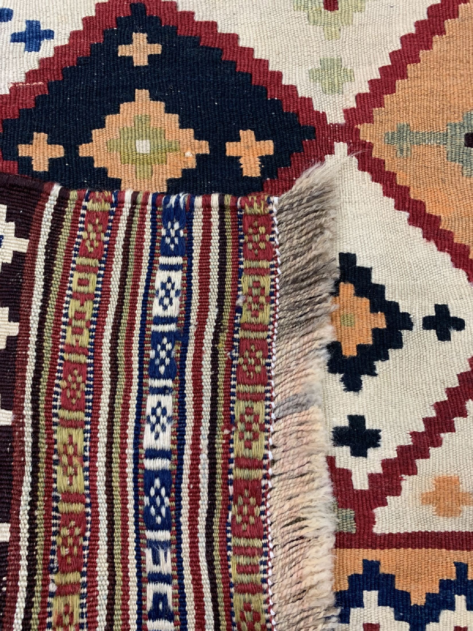Detail e: Ghaschgai Kelim, Persien, um 1900, Wolle auf Wolle, ca. 283 x 154 cm, EHZ: 1-2