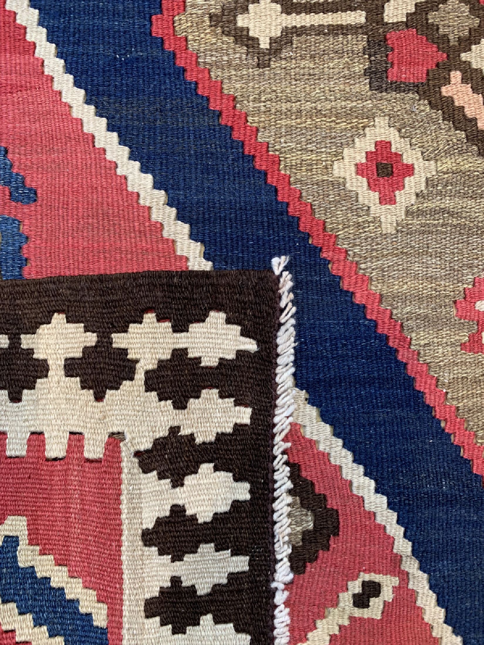 Detail f: Azeri Kelim, Azerdaijan, um 1940, Wolle aufBaumwolle, ca. 296 x 130 cm, EHZ: 1-2