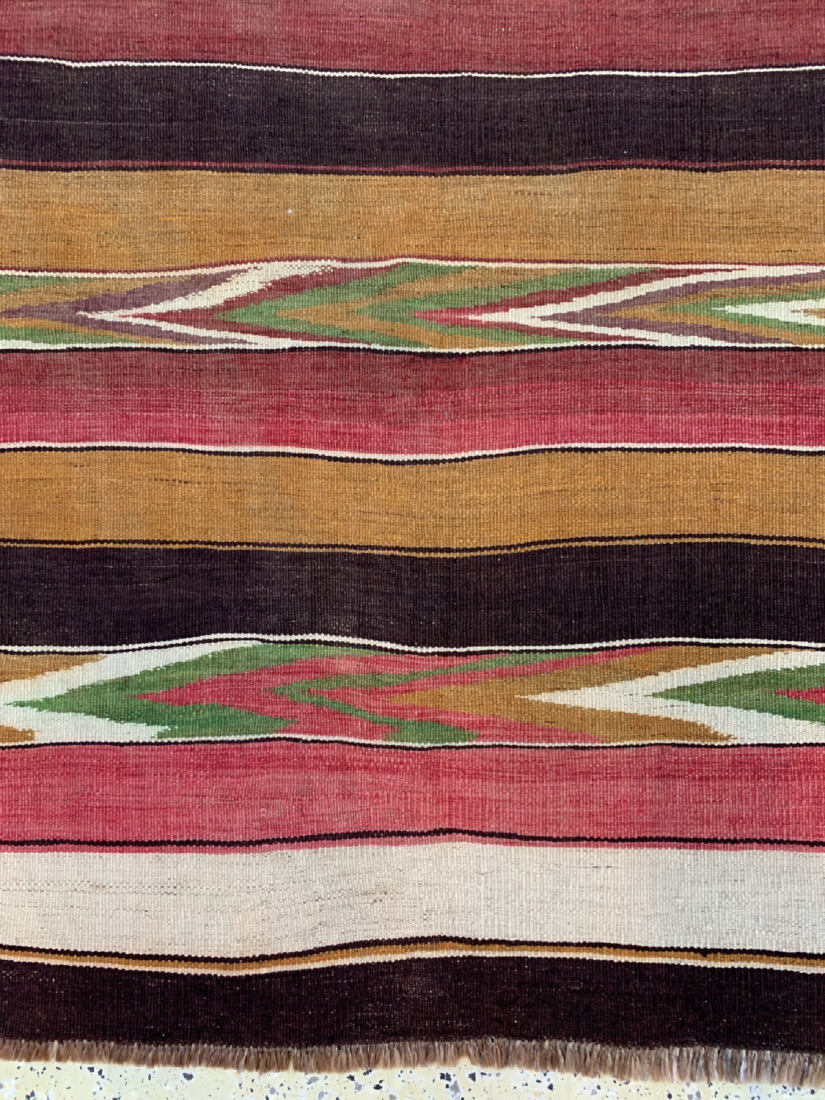 Detail b: Tadjiken Kelim, Tadjikistan, um 1930, Wolleauf Wolle, ca. 143 x 152 cm, EHZ: 1-2