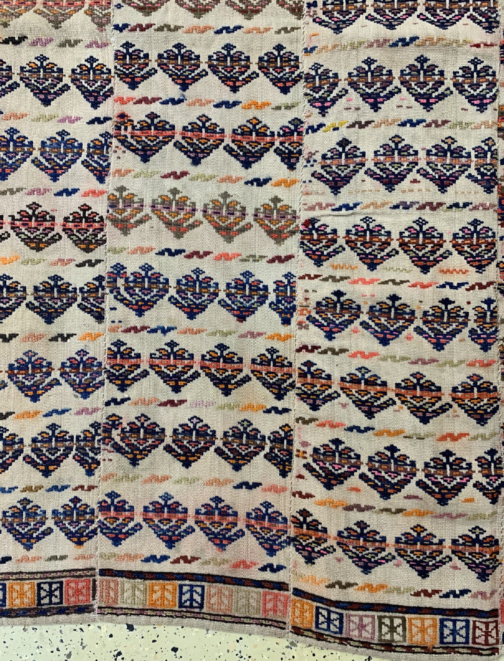 Detail b: Ghaschgai Shaddah, Persien, um 1940, Wolle auf Wolle, ca. 170 x 163 cm, EHZ: 3