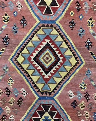 26710260c - Azeri Kilim antique, Azerdaijan, around 1920, wool on cotton, approx. 424 x 240 cm, condition: 2. Rugs, Carpets & Flatweaves