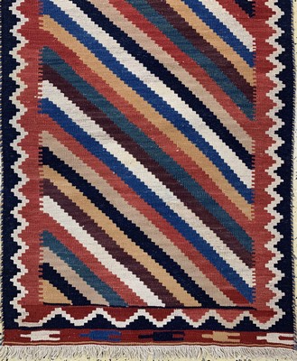 26710267a - Ghashgai Kilim, Persia, approx. 50 years, woolon wool, approx. 530 x 90 cm, condition: 1-2. Rugs, Carpets & Flatweaves