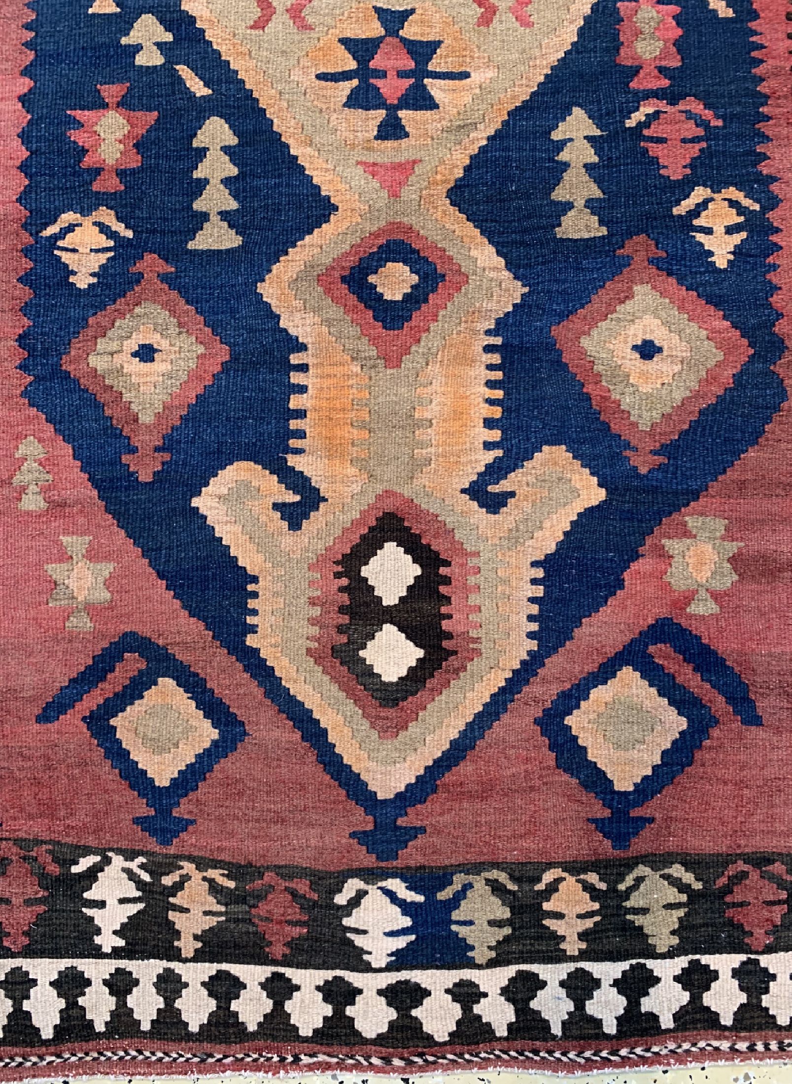 Detail b: Bachtiar Kelim, Persien, um 1930, Wolle aufBaumwolle, ca. 279 x 130 cm, EHZ: 2
