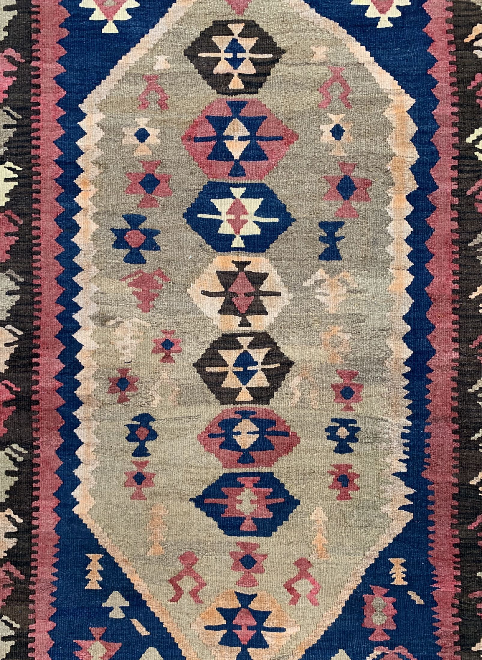 Detail c: Bachtiar Kelim, Persien, um 1930, Wolle aufBaumwolle, ca. 279 x 130 cm, EHZ: 2