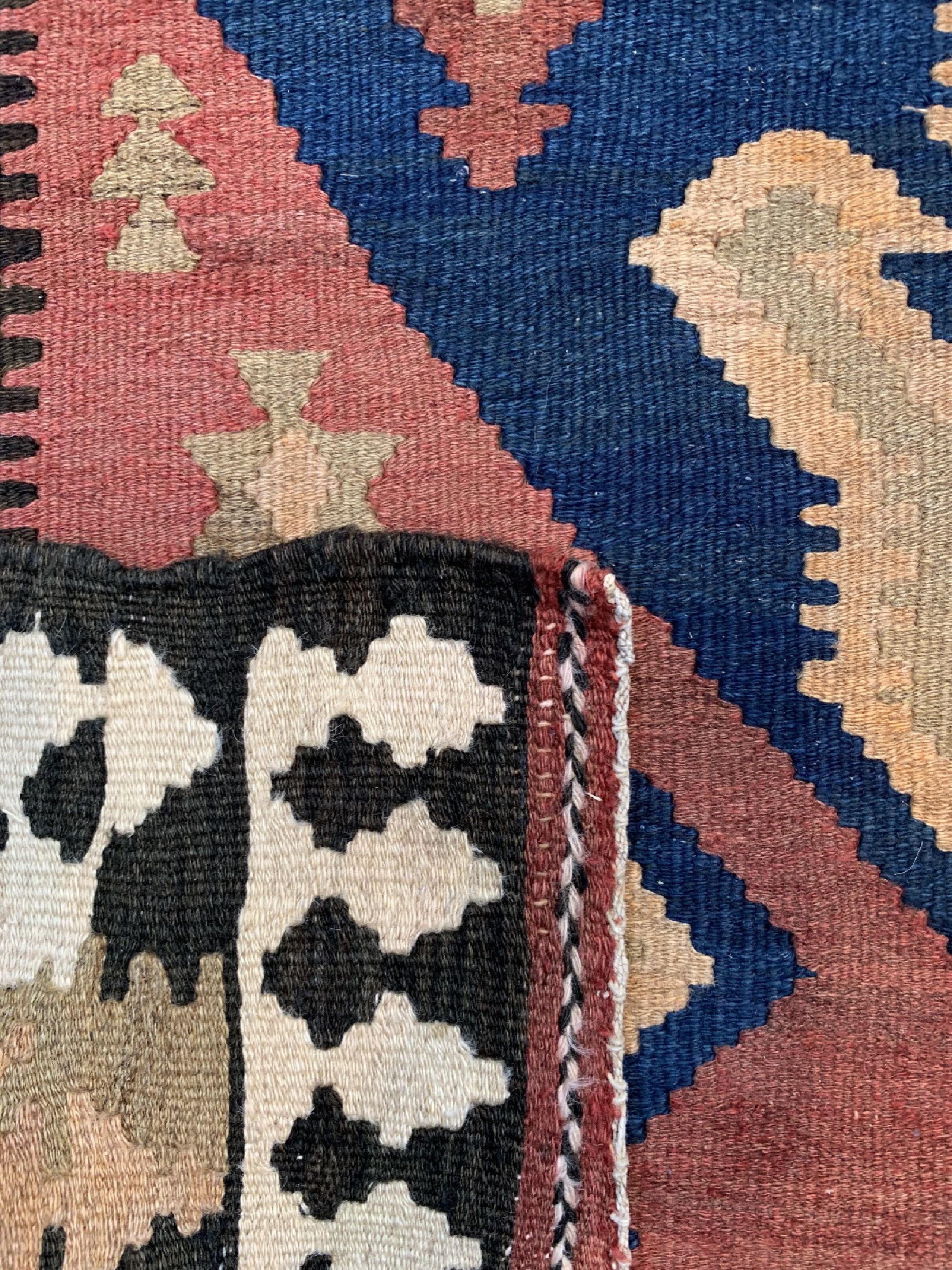 Detail e: Bachtiar Kelim, Persien, um 1930, Wolle aufBaumwolle, ca. 279 x 130 cm, EHZ: 2