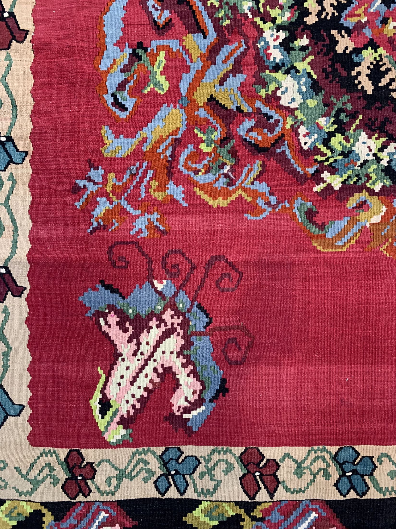 Detail b: Gösman Kelim, Balkan, ca. 50 Jahre, Wolle auf Wolle, ca. 353 x 266 cm, EHZ: 1-2