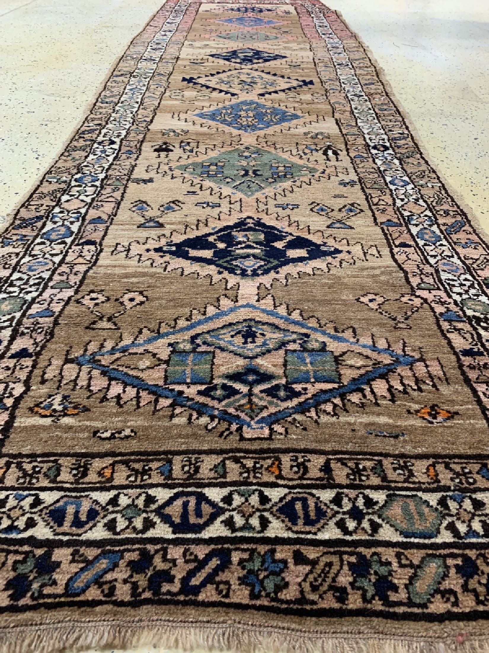 Detail c: Antiker Sarab, Persien, um 1900, Wolle auf Wolle, ca. 377 x 107 cm, EHZ: 2