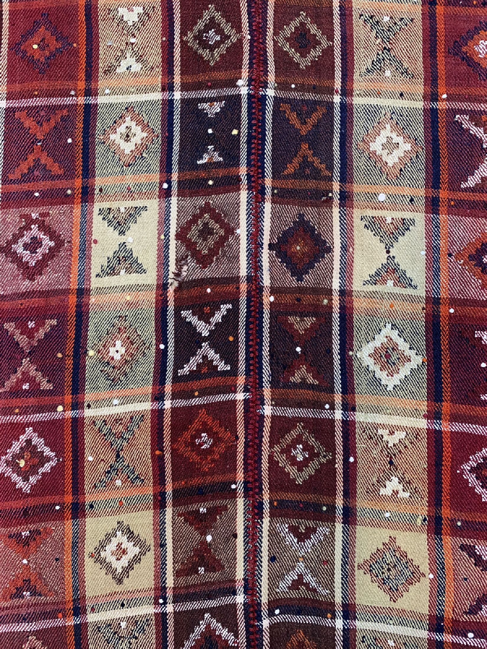 Detail b: Ghaschgai Djajim, Persien, um 1930/1940, Wolle auf Wolle, ca. 225 x 185 cm, EHZ: 2( kleine Löcher)