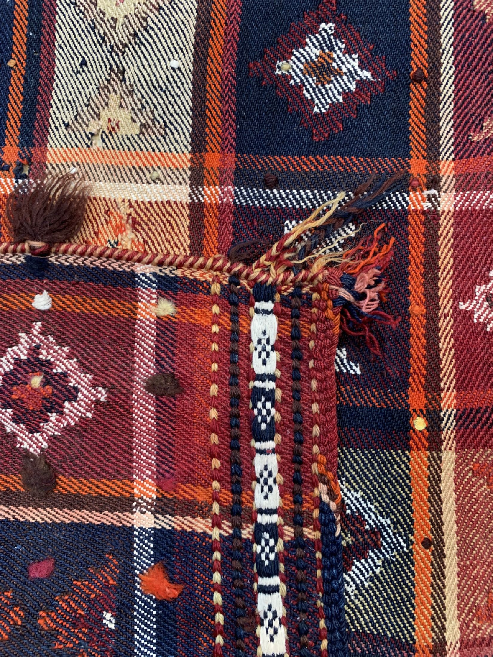 Detail d: Ghaschgai Djajim, Persien, um 1930/1940, Wolle auf Wolle, ca. 225 x 185 cm, EHZ: 2( kleine Löcher)