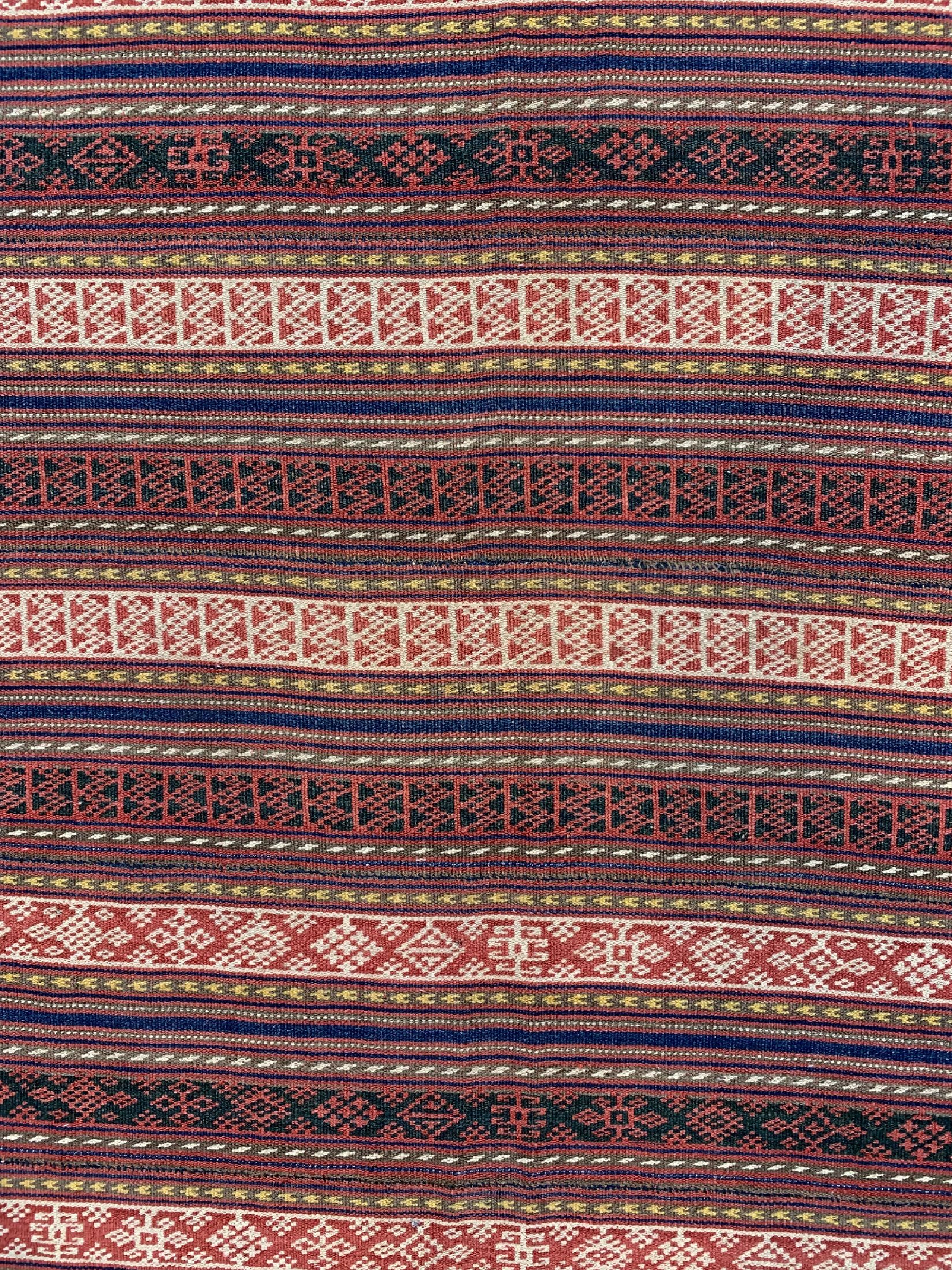 Detail b: Kurdischer Shaddah, Persien, um 1930, Wolle auf Wolle, ca. 225 x 162 cm, EHZ: 2