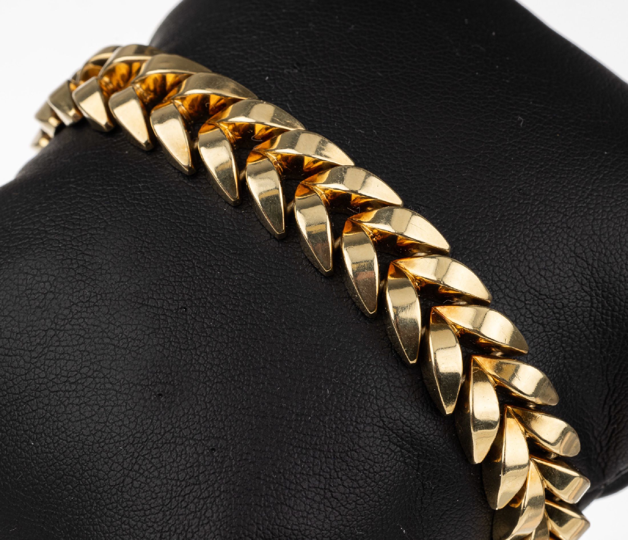 14 kt Gold Armband, GG 585/000, B. ca. 1.2 cm, L. ca. 19.5 cm, Kastenschloss mit 2 Sicherheitsachten, ca. 31.7 g