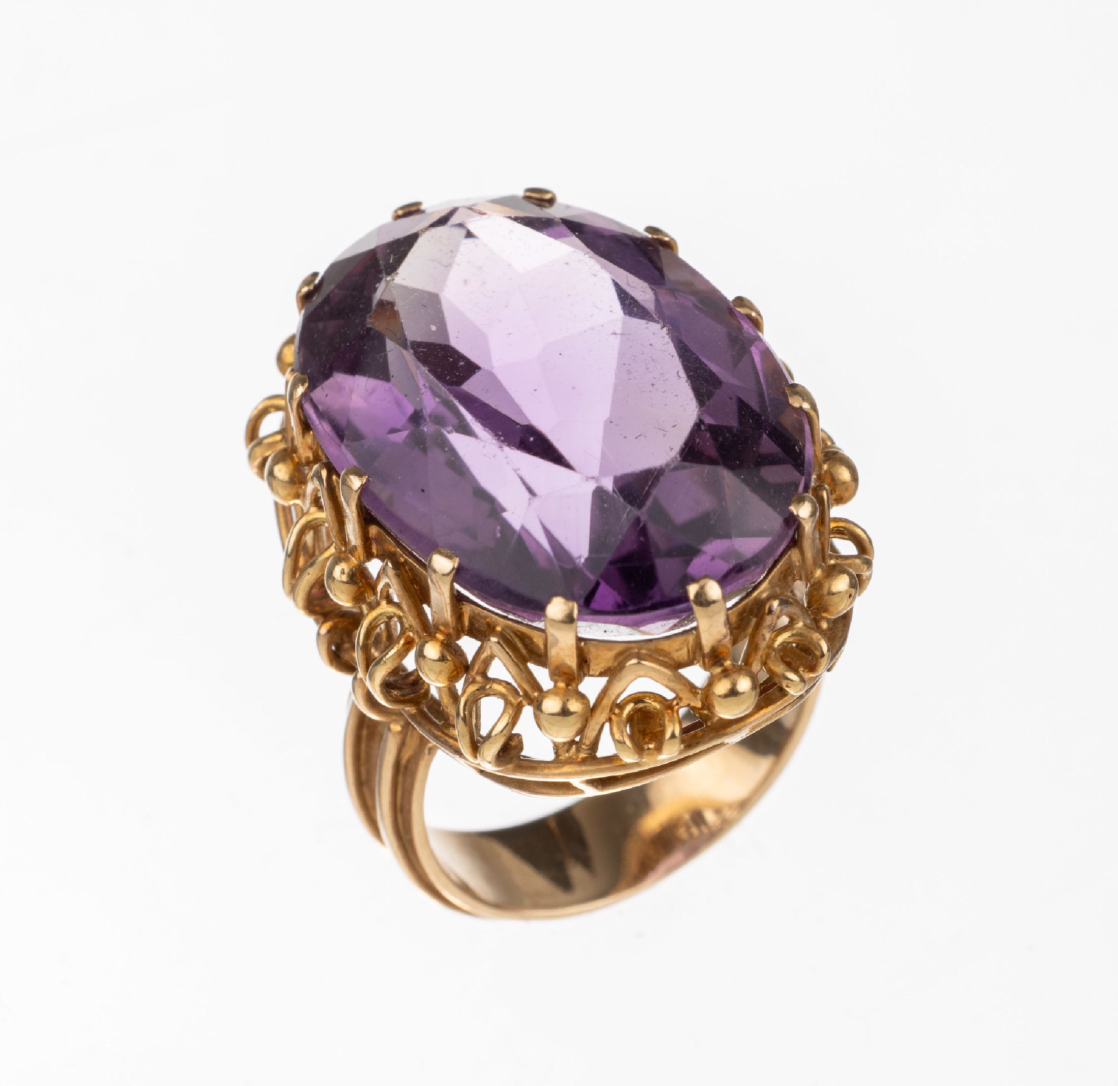 14 kt Gold Amethyst-Ring, GG 585/000, 1950er Jahre, ovalfacett. Amethyst ca. 32.00 ct, RW 52, ca. 12.5 g