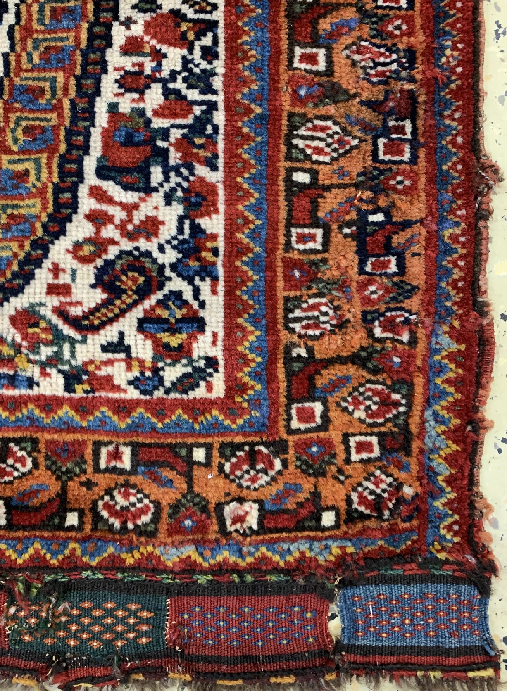 Detail a: Antike Khamseh Taschenfront, Persien, 19.Jhd, Wolle auf Wolle, ca. 70 x 77 cm, EHZ: 3, (Reparaturen).