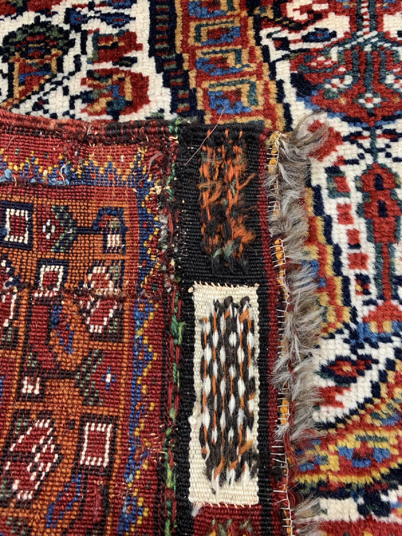 Detail d: Antike Khamseh Taschenfront, Persien, 19.Jhd, Wolle auf Wolle, ca. 70 x 77 cm, EHZ: 3, (Reparaturen).