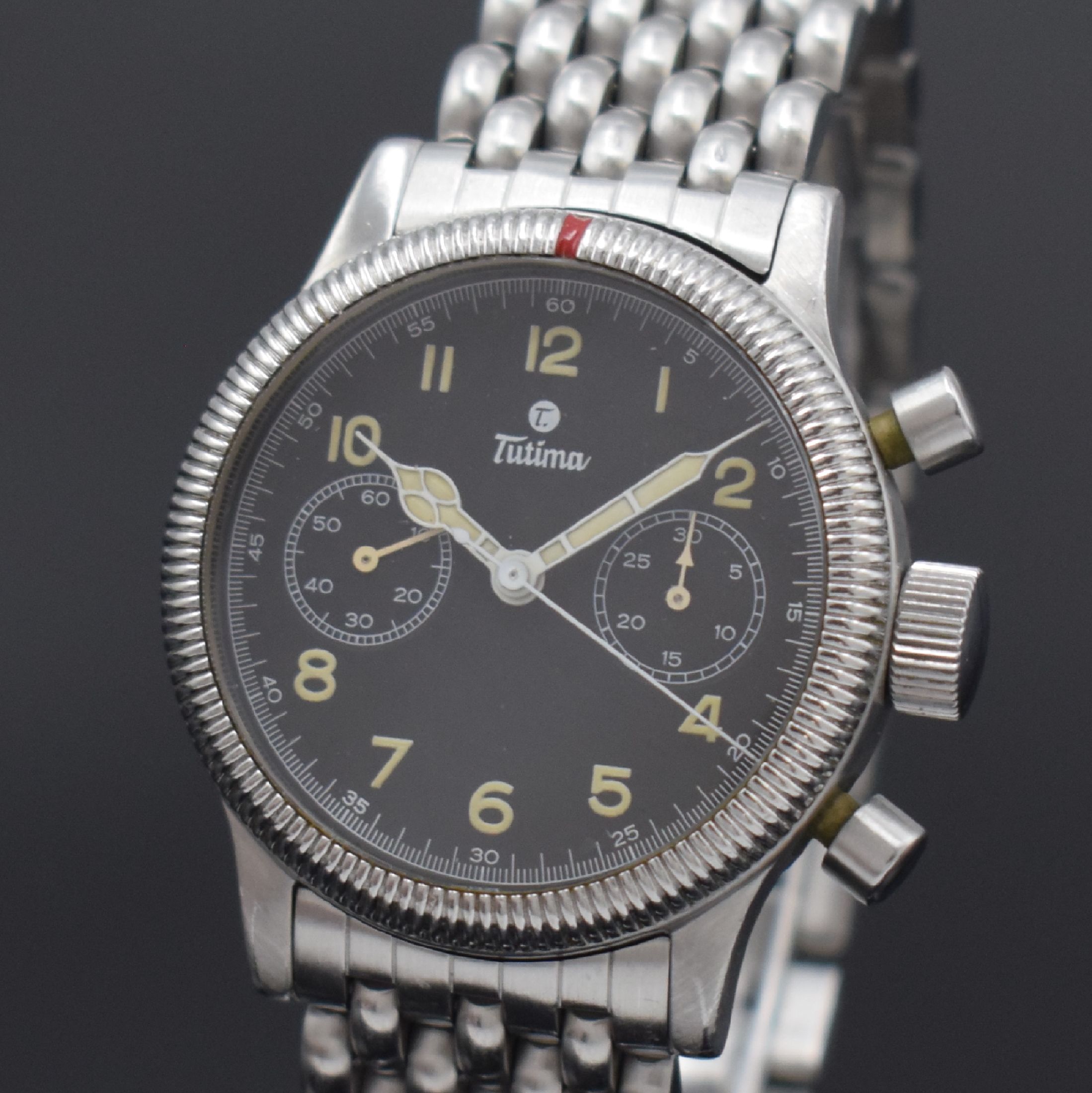 Detail a: TUTIMA "Fliegerchronograph 1941" Herrenarmbanduhr in Edelstahl, Deutschland/ Schweiz um 2000, Handaufzug, Boden geschr., geriffelte ...