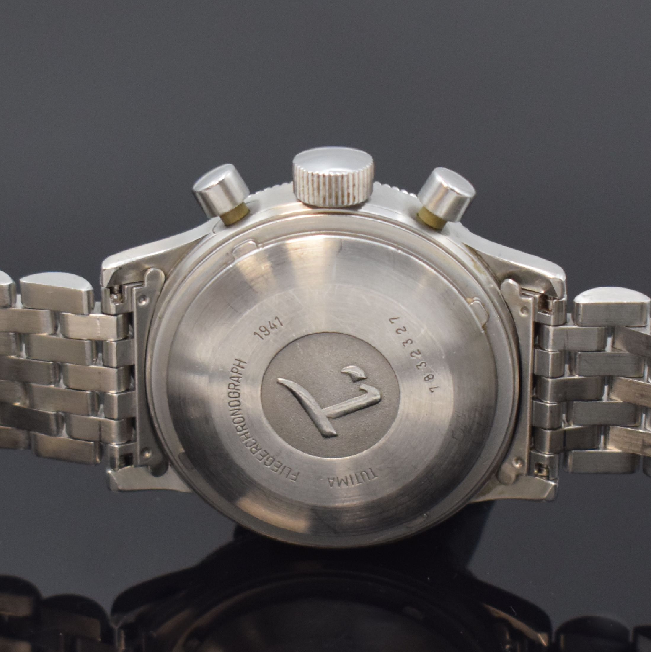 Detail d: TUTIMA "Fliegerchronograph 1941" Herrenarmbanduhr in Edelstahl, Deutschland/ Schweiz um 2000, Handaufzug, Boden geschr., geriffelte ...