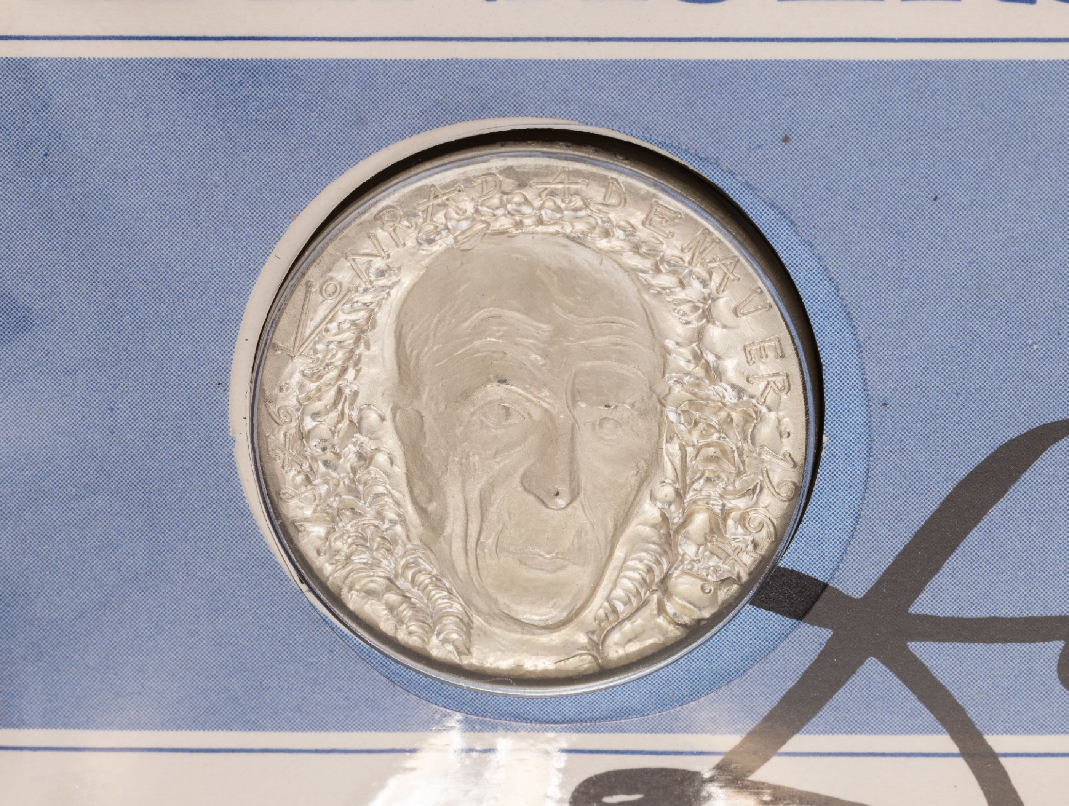 Detail a: Silbermedaille von SALVADOR DALI zu Ehren KONRAD ADENAUER, limitierte Auflage 05534/ 15000 anlässlich des 100. Geburtstages von Konrad Adenauer am ...