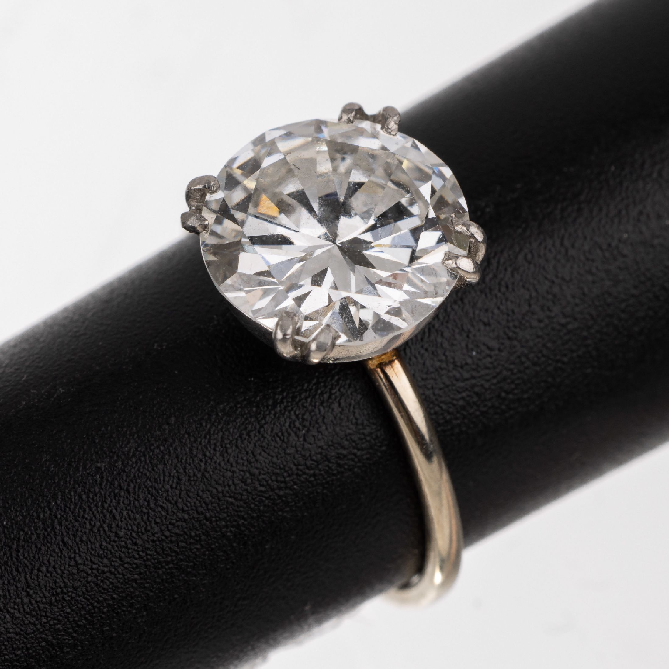 Platin Brillant-Ring, Pt gepr., einzelner Brillant Solitär ca. 2.80 ct l. get. Weiß/si, RW 47, ca. 2.2 g