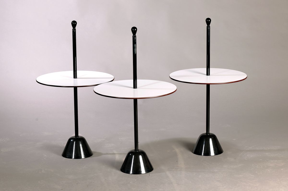 3 Beistelltische "Servomuto", Entwurf Achille Castiglioni für Zanotta, schwarz-lackiertes Metall und schwarz-weiß lackiertes Holz, H. ca. ...
