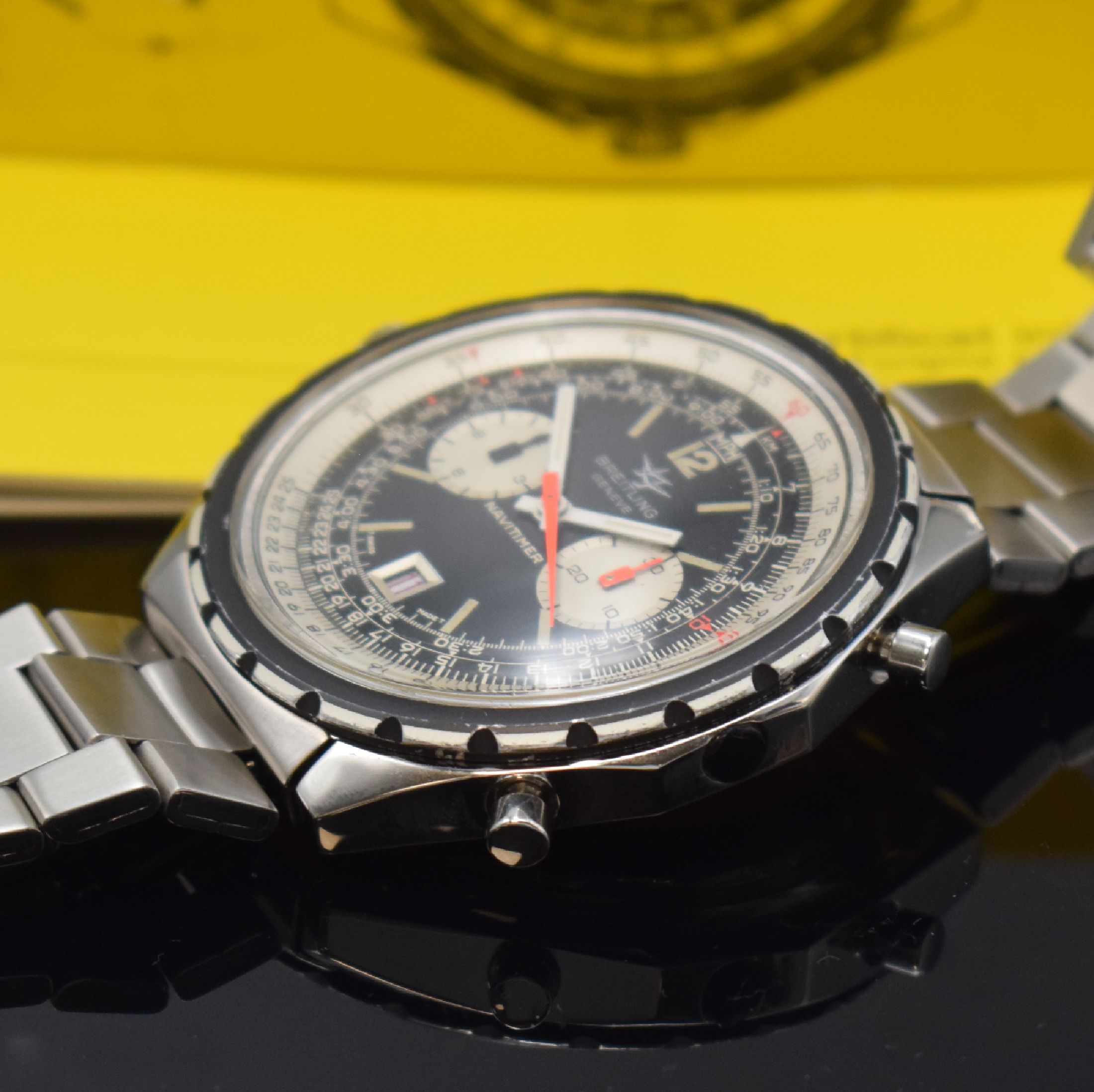 Detail d: BREITLING Armbandchronograph Navitimer Chrono-Matic Referenz 1808, Schweiz um 1972, Edelstahlgeh. inkl. orig. Gliederband m. Faltschl., Boden ...