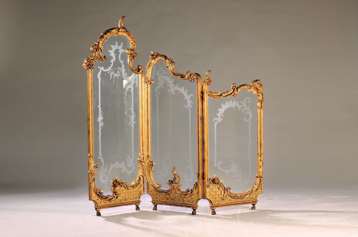 Paravent, um 1860/70, Holz geschnitzt, mit Rocaillen und Blüten, vergoldet, orig. Glasscheiben, mit aufwendigem Schliffdekor, ca. 147 x 137 cm, EZ 2