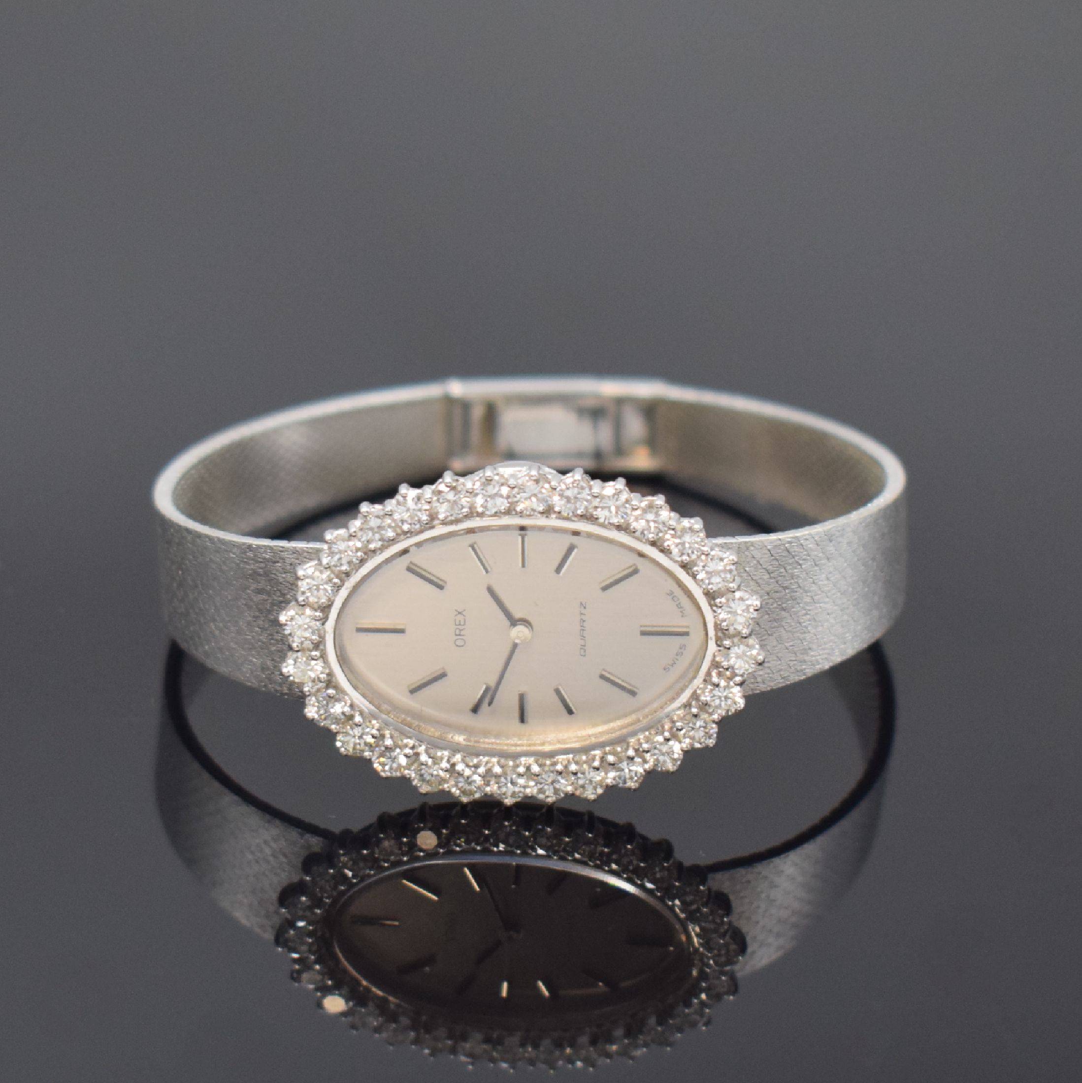 OREX Damenarmbanduhr in WG 585/000 mit aufwendigem Diamantbesatz zusammen ca. 2ct, Schweiz um 1970, quarz, 2-teil. Geh., Boden aufgedr., silb. ...
