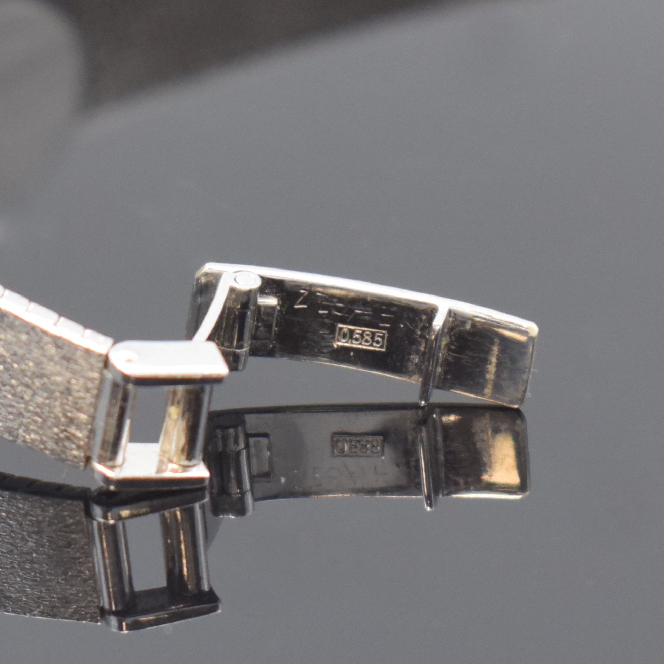 Detail b: OREX Damenarmbanduhr in WG 585/000 mit aufwendigem Diamantbesatz zusammen ca. 2ct, Schweiz um 1970, quarz, 2-teil. Geh., Boden aufgedr., silb. ...