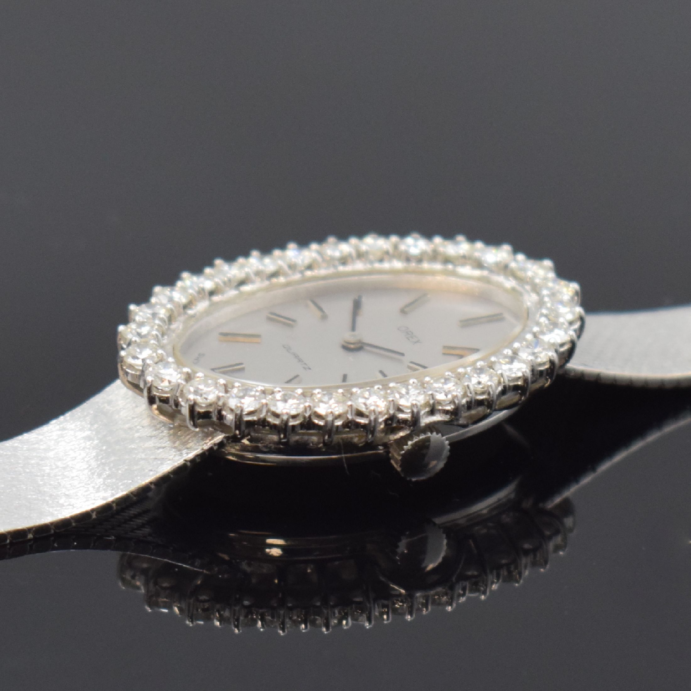 Detail c: OREX Damenarmbanduhr in WG 585/000 mit aufwendigem Diamantbesatz zusammen ca. 2ct, Schweiz um 1970, quarz, 2-teil. Geh., Boden aufgedr., silb. ...