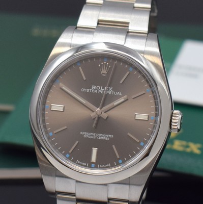 26711023a - ROLEX Oyster Perpetual 39 gents wristwatch reference 114300, self winding, superlative chronometer officially certified, screwed down stainless steel oyster case including oyster bracelet with deployant clasp, gray dial with applied hour-indices, silvered luminous hands, diameter approx. 39 mm, length approx. 21 cm, original papers enclosed, condition 1-2