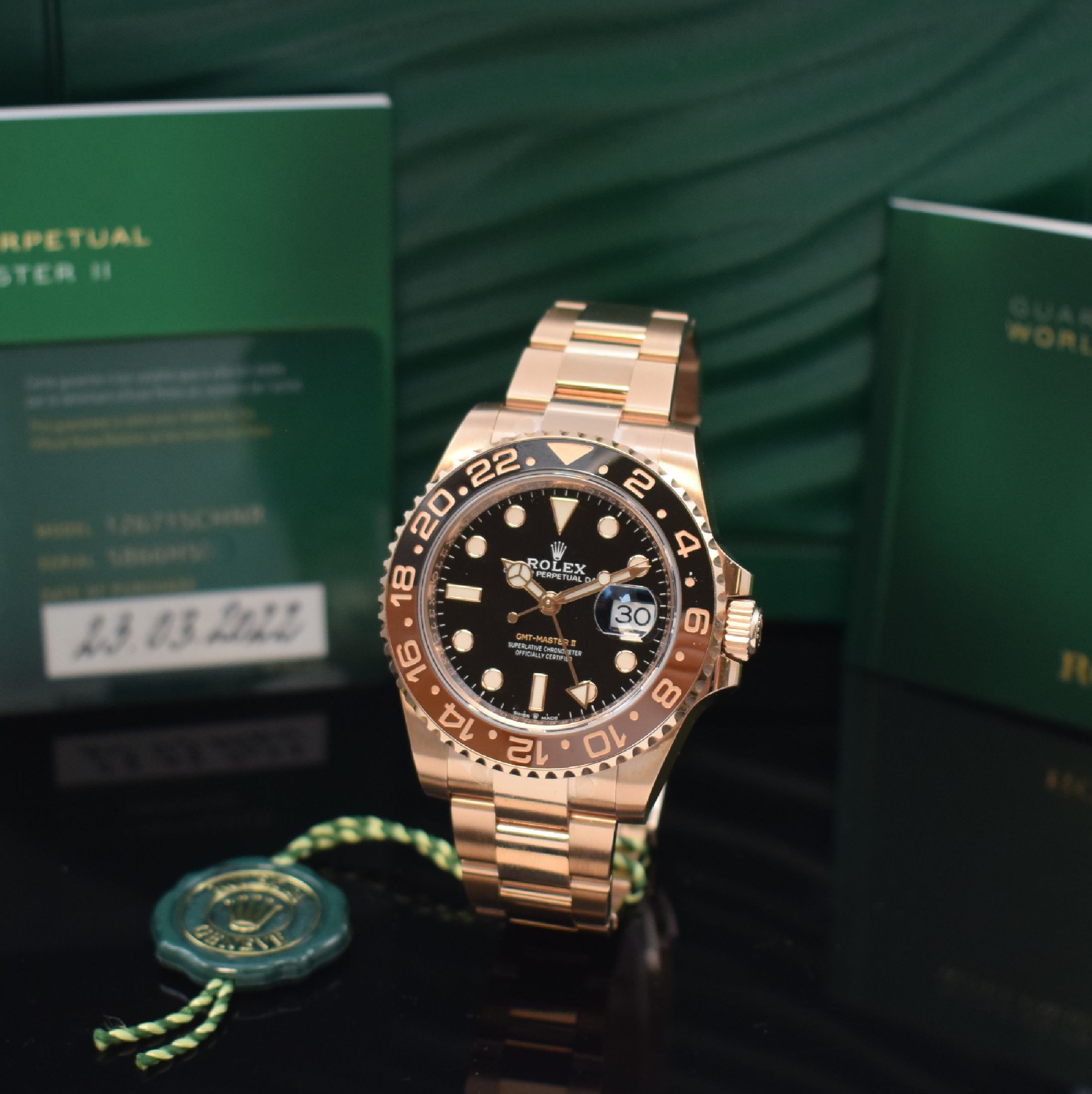 ROLEX Herrenarmbanduhr Oyster Perpetual Date GMT-Master II in Everose-Gold 750/000 Referenz126715CHNR, Automatik, Chronometer der Superlative, ...