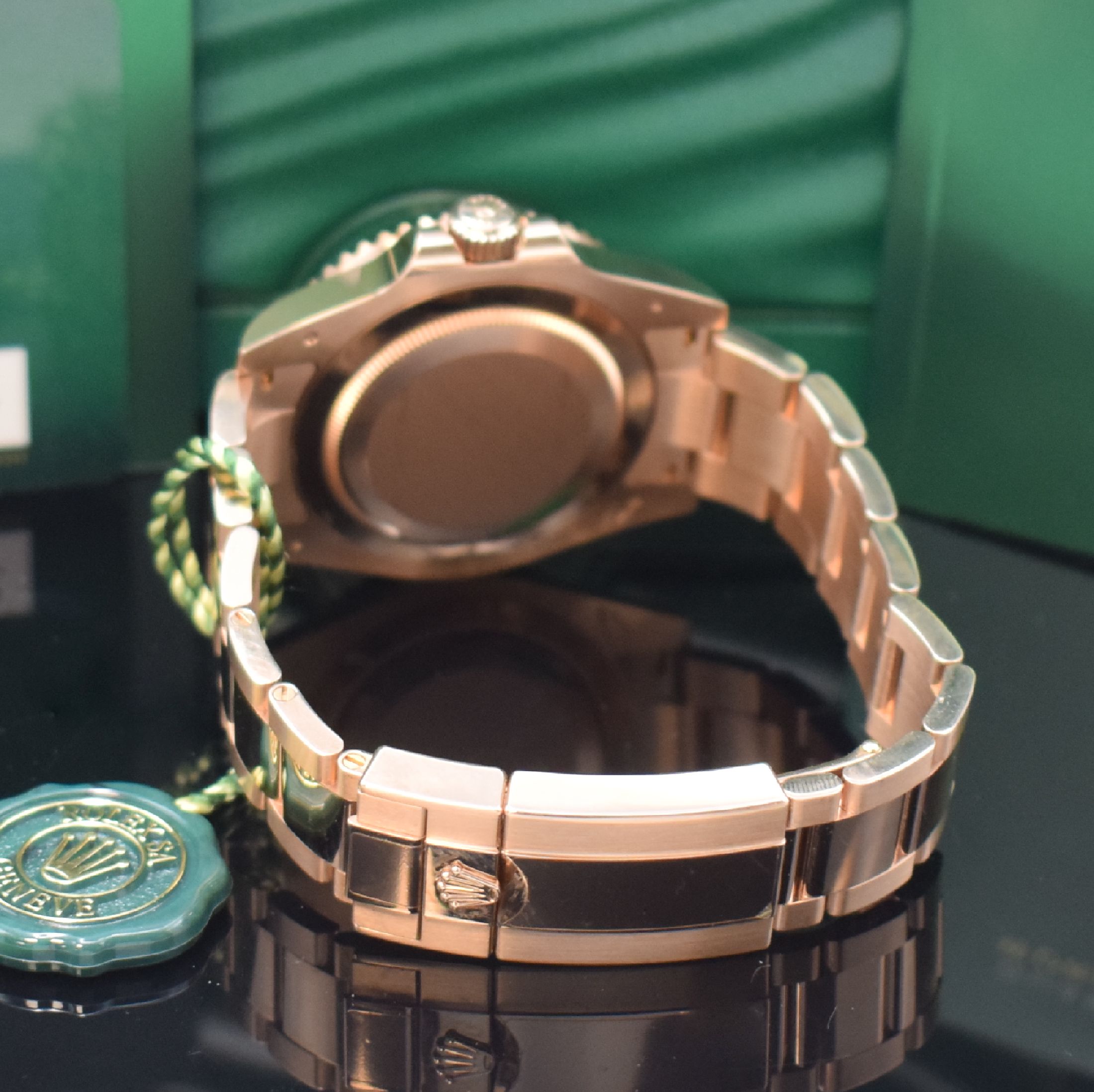 Detail b: ROLEX Herrenarmbanduhr Oyster Perpetual Date GMT-Master II in Everose-Gold 750/000 Referenz126715CHNR, Automatik, Chronometer der Superlative, ...