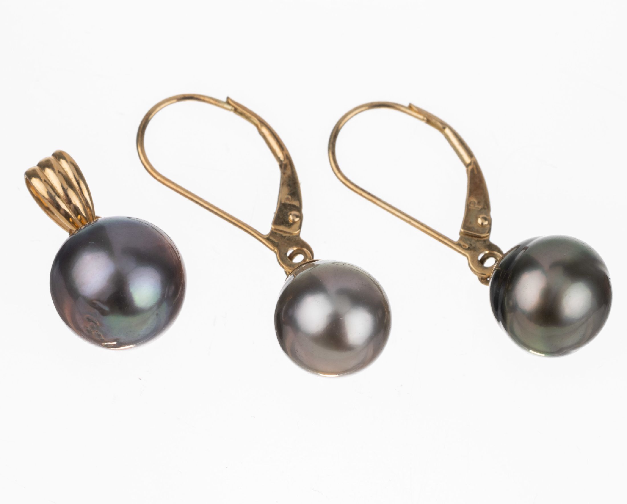 14 kt gold Tahitizuchtperlen Schmuckset, GG585/000, best. aus: Paar Ohrgehänge und ein Anhänger, barocke Perlen, D. ca. 9 - 9.3 mm