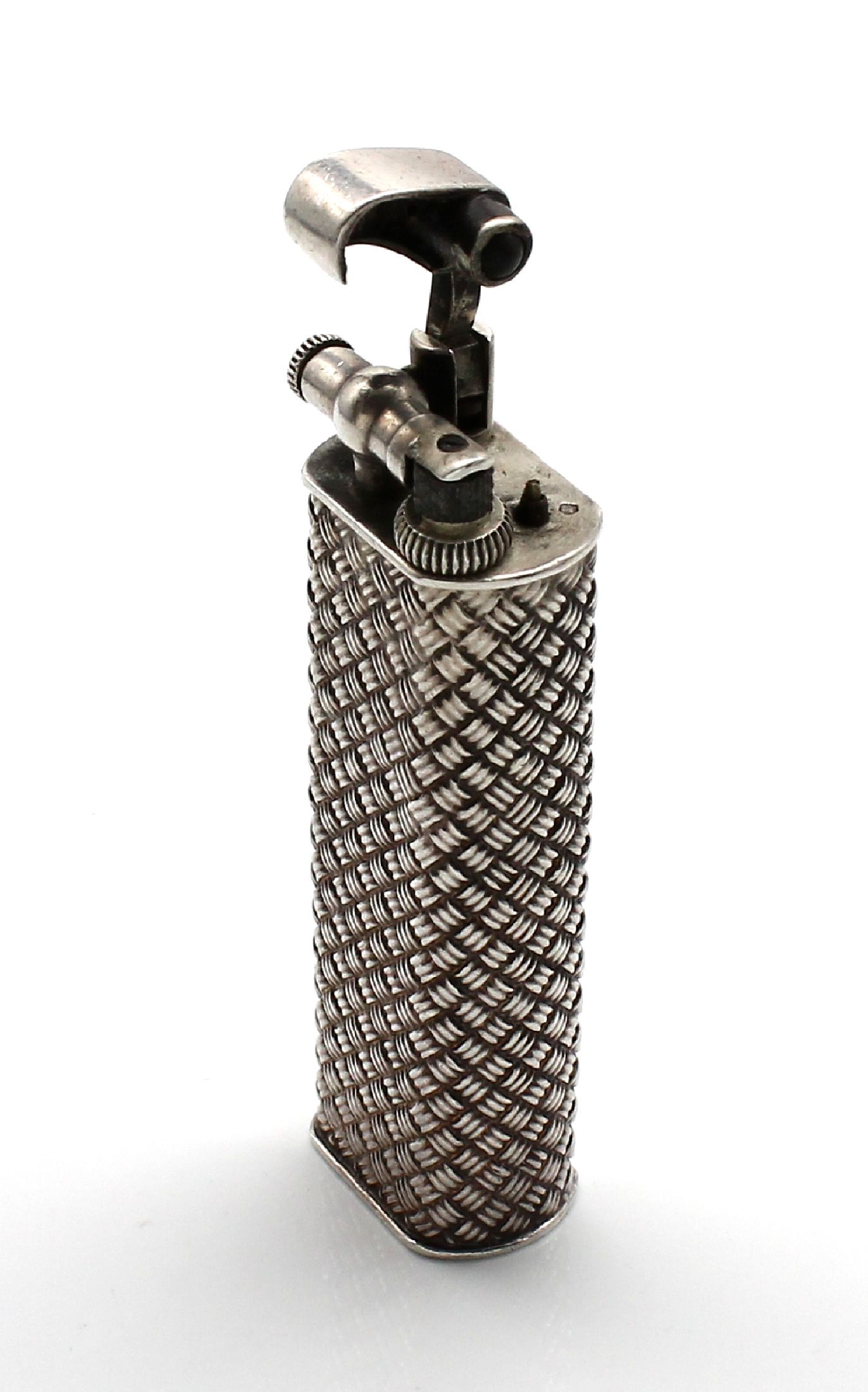 Detail a: DUNHILL-Feuerzeug, Dunhill Paris, 1960er Jahre, Gas, Hülle Silber gepr., Flechtdekor, Fkt. ungepr., H ca. 6 cm, vgl. Lit. Lighters Stefano ...