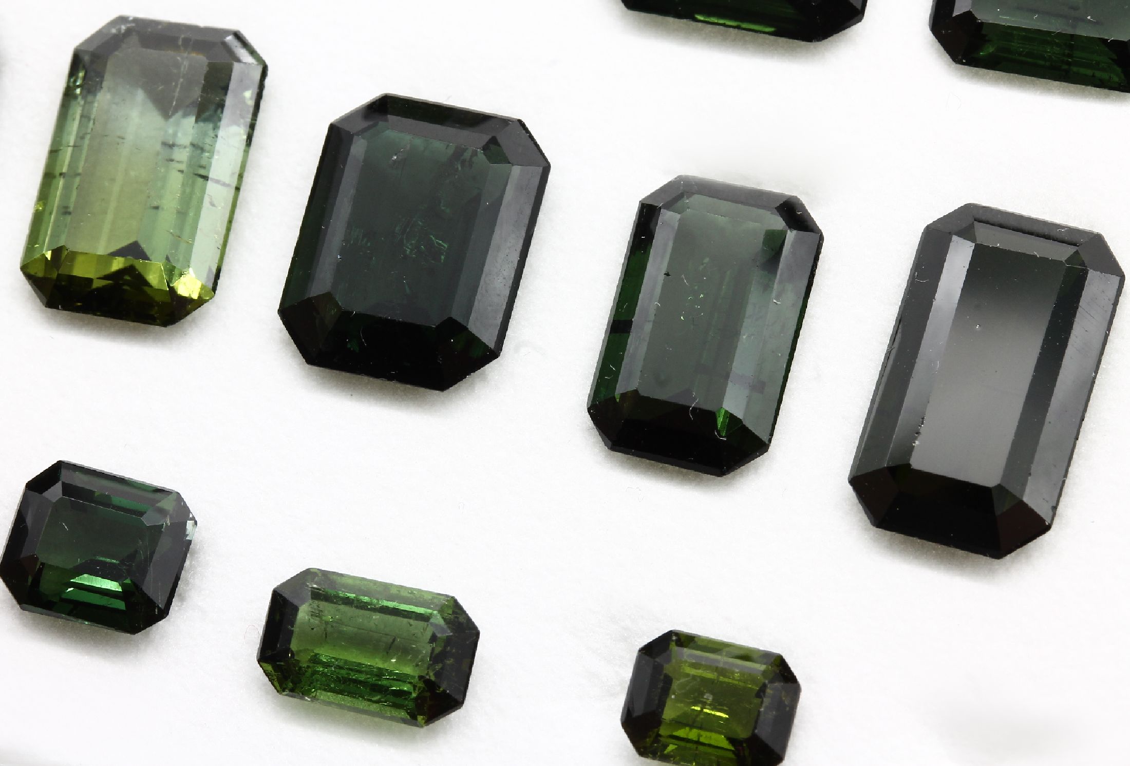 Detail b: Lot lose Turmaline, zus. ca. 97 ct, versch.Größen, Formen und Farben