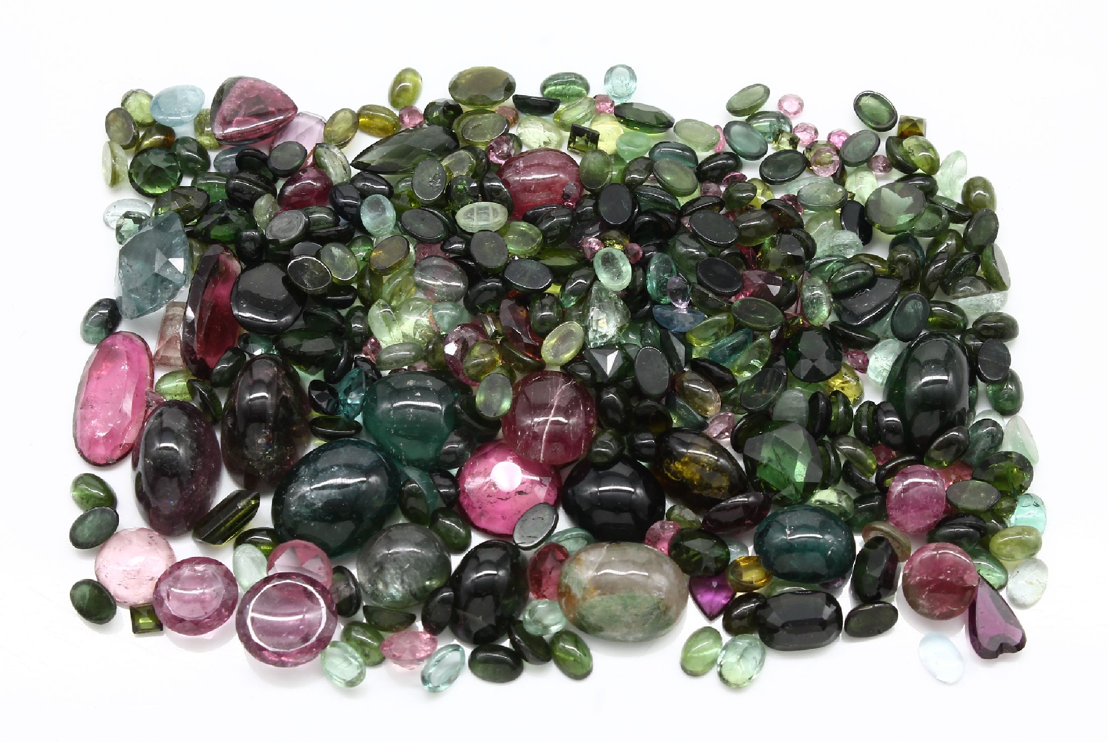 Detail b: Lot lose Turmaline zus. ca. 358 ct, versch.Formen, Farben und Größen