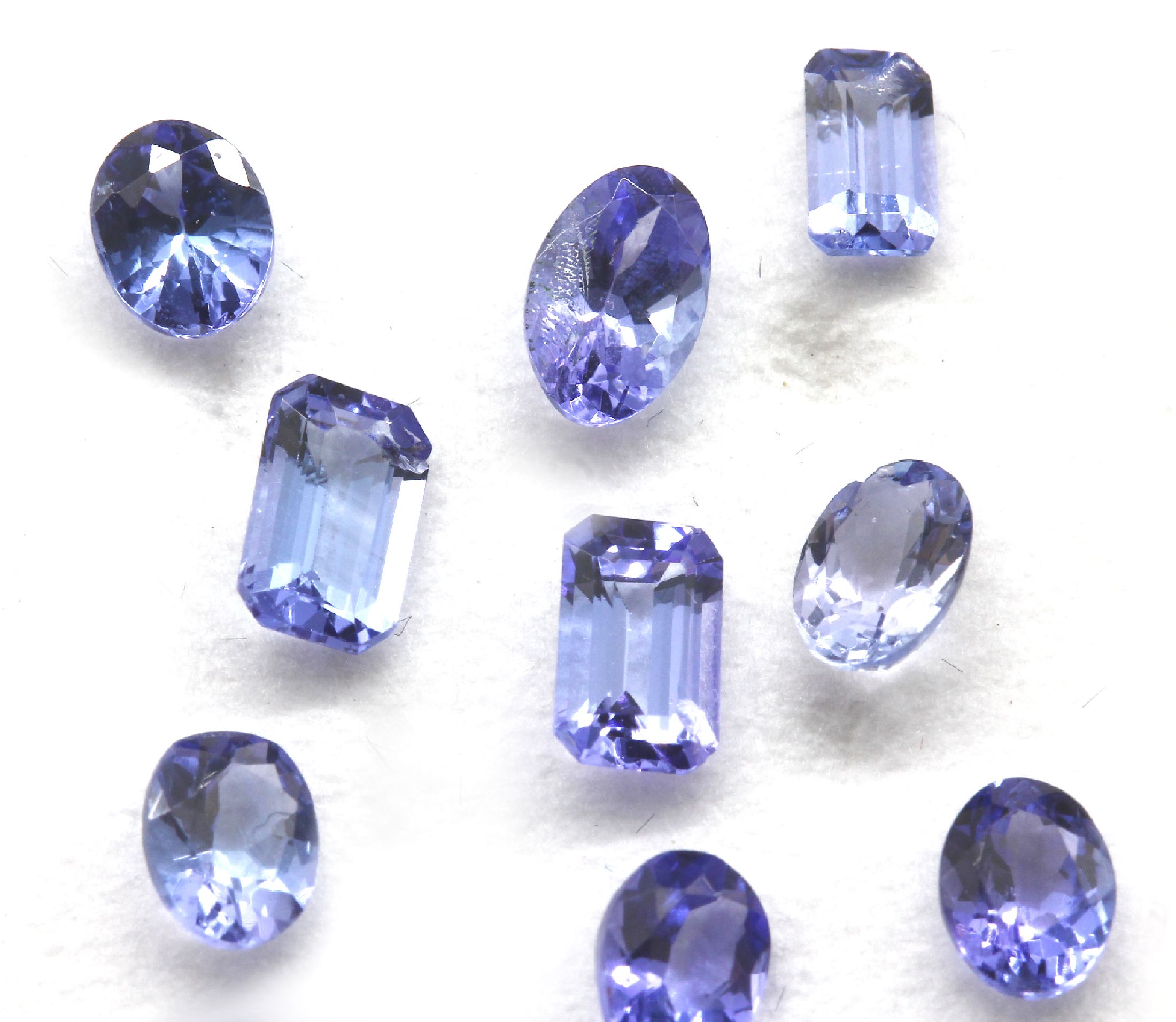 Detail a: Lot lose Tansanite zus. ca. 14 ct, versch. Formen und Größen