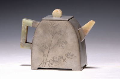 Image 26711494 - Small teapot, early 20th century, China, tin, spout, handle and lid knob made of jade, engraved bamboo decoration, Art Deco style, signed: Yunyan, H. 11 cm, W. 14.5 cm, traces of use