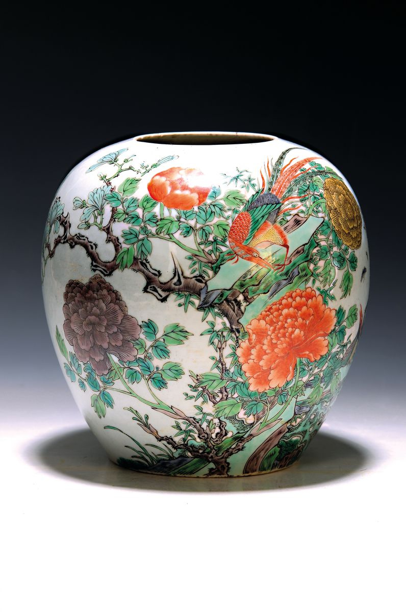 Ingwertopf, China, Famille Vert, 19. Jh., Porzellan, Pfingsrosen und Schmetterling mit zwei Goldfasanen, ohne Deckel, H. ca. 20 cm, B. 17 cm