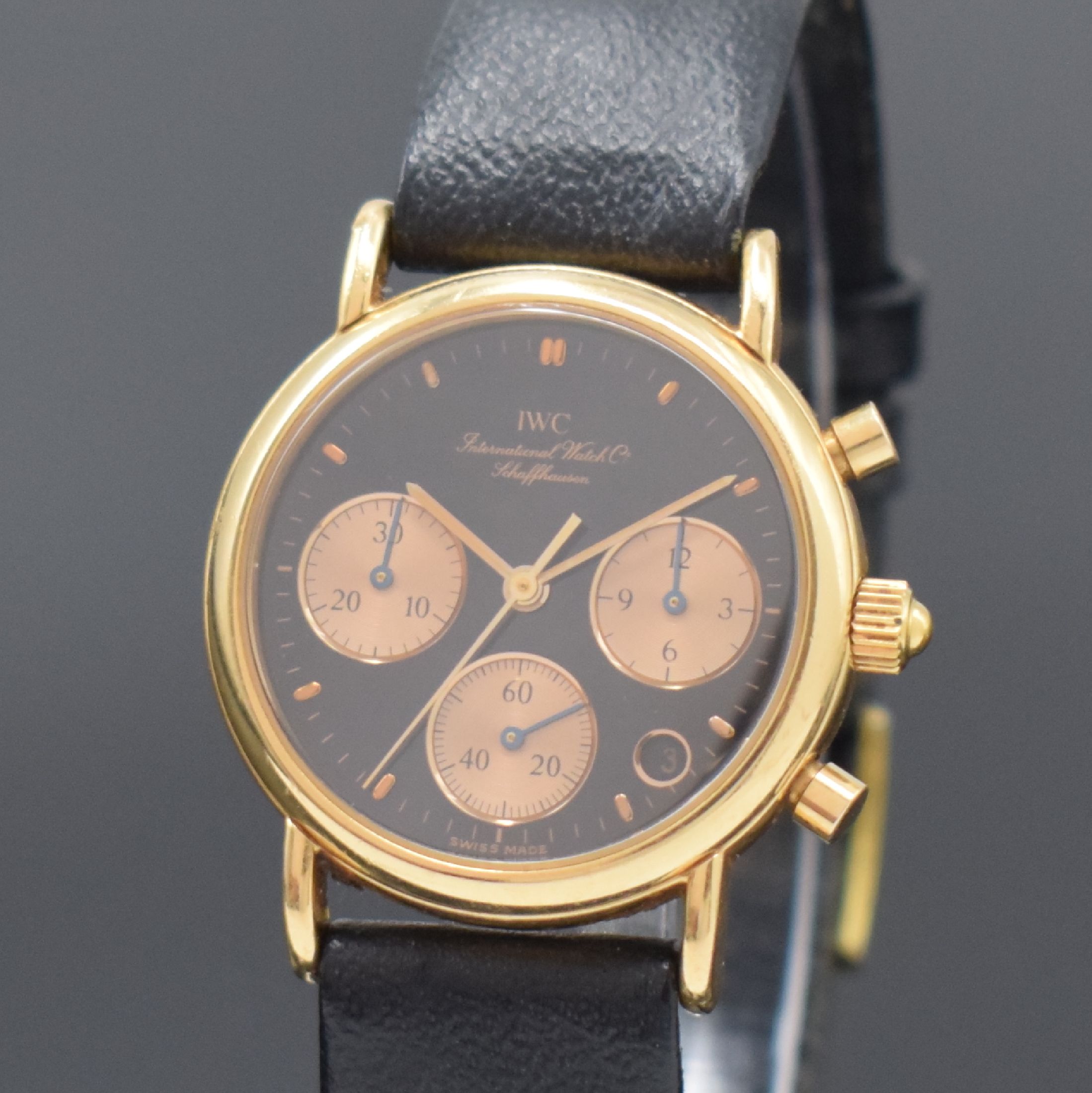 Detail a: IWC Portofino Damenchronograph in RG 750/000 Referenz 3730,, Schweiz um 1990, quarz, Boden 4-fach verschr., schwarzes Zifferbl. m. gold. Std.-Ind., ...