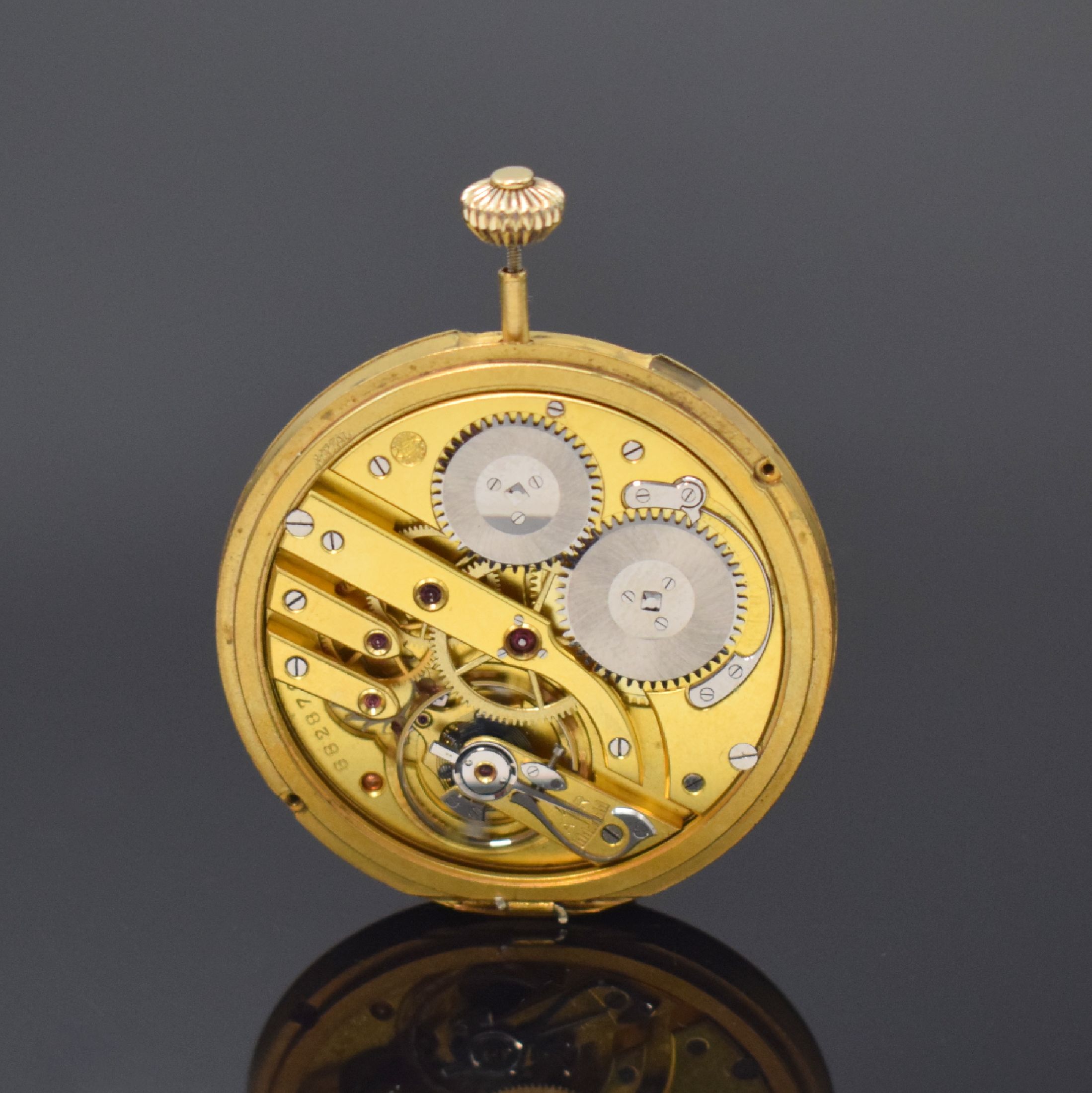 IWC Taschenuhrwerk Kaliber 74 erstes Portugieser Werk, Schweiz um 1928, goldfarb. Zifferbl. m. arab. Zahlen und Indizes riss./besch., kl. Sek. b. 6, ...