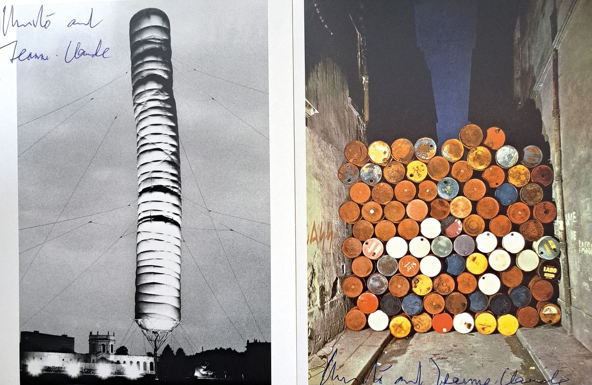 Detail a: Christo, Konvolut aus 3 Offsets aus verschiedenen Projekten, jeweils handsign., Christo und zusätzlich seiner Frau Jeanne-Claude, 5600 Cubicmeter ...