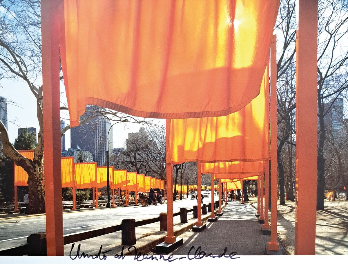 Detail b: Christo, Konvolut aus 3 Offsets aus verschiedenen Projekten, jeweils handsign., Christo und teilweise zusätzlich seiner Frau Jeanne-Claude, Store ...