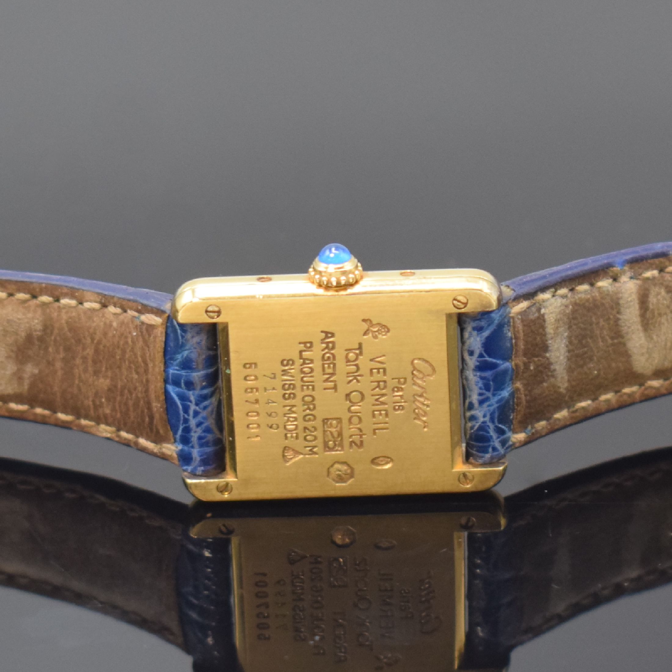 Detail d: CARTIER Paris Damenarmbanduhr Tank Vermeil Referenz 5057001, Schweiz um 1995, quarz, verg. Silbergeh. inkl. orig. Lederband m. orig. Dornschl., Boden ...