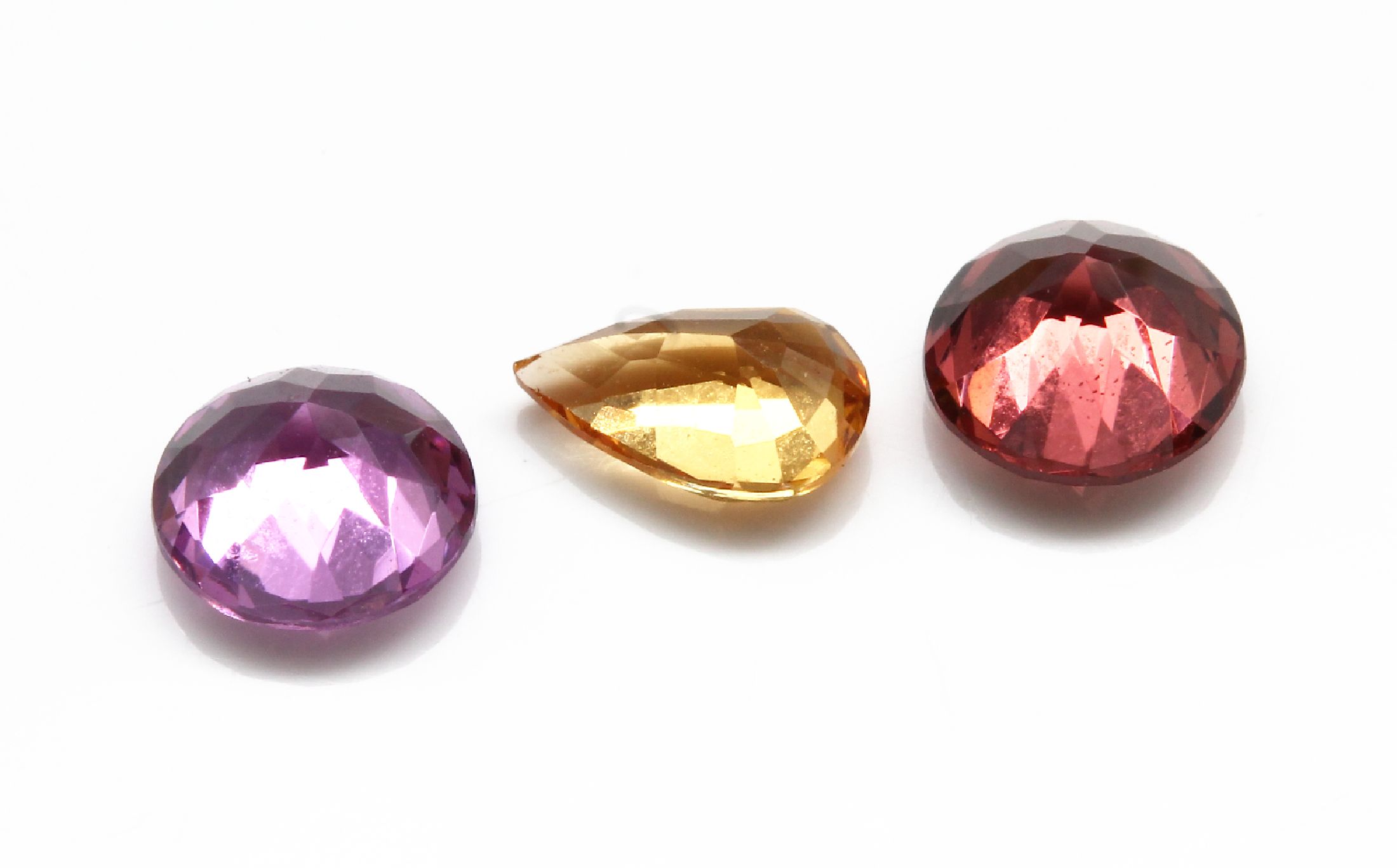 Detail a: Lot lose Turmaline zus. ca. 16.31 ct, facett. in versch. Größen, Formen und Farben